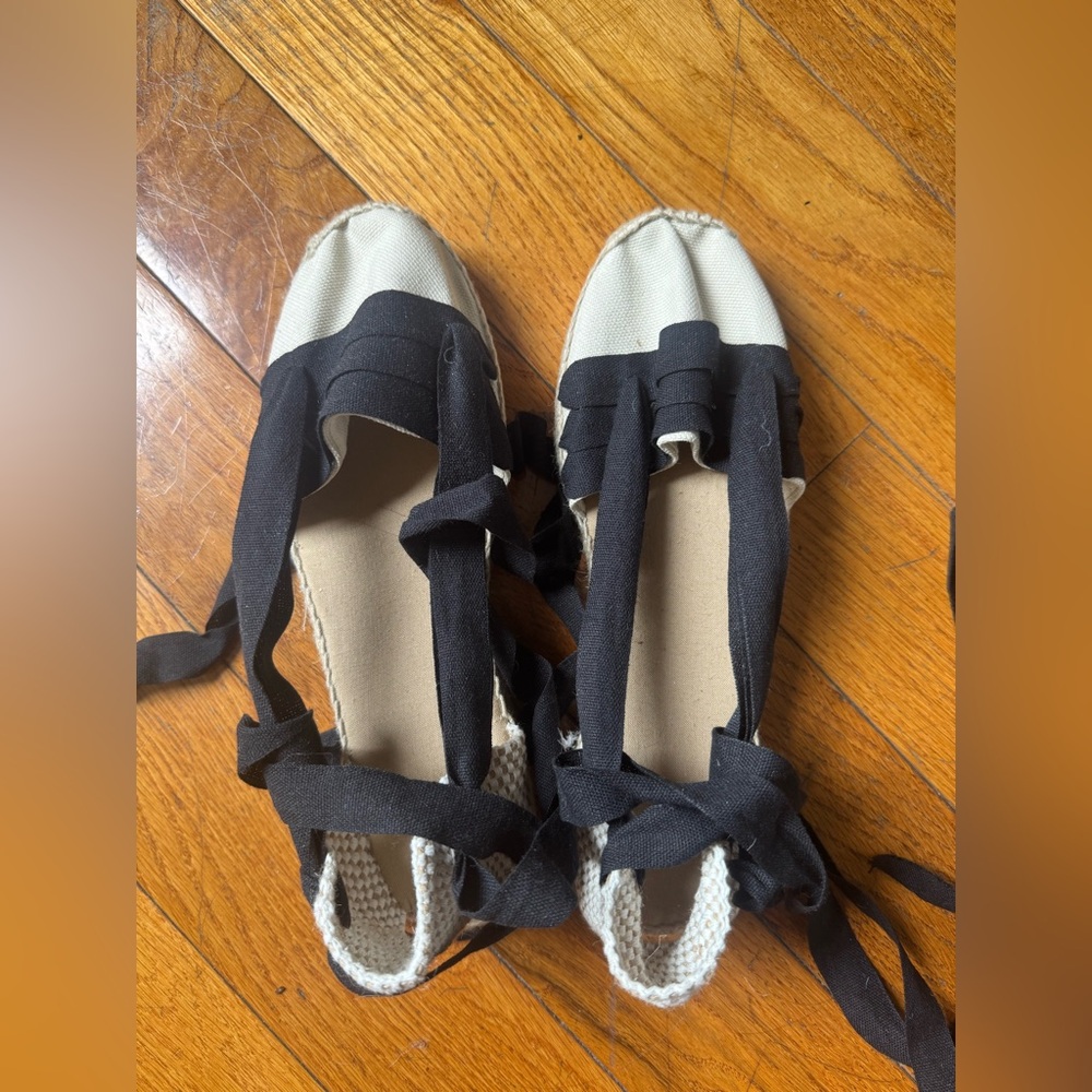 NIB Spanish espadrilles lace up size 39